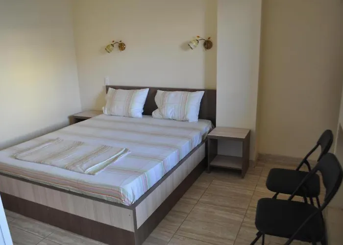 Raza - Locatie Centrala 게스트하우스 3*