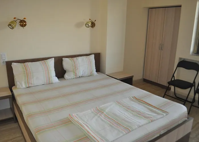 Raza - Locatie Centrala 3* 데포리노드